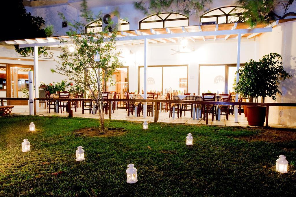 Aeolos Bay Hotel Tínos Extérieur photo