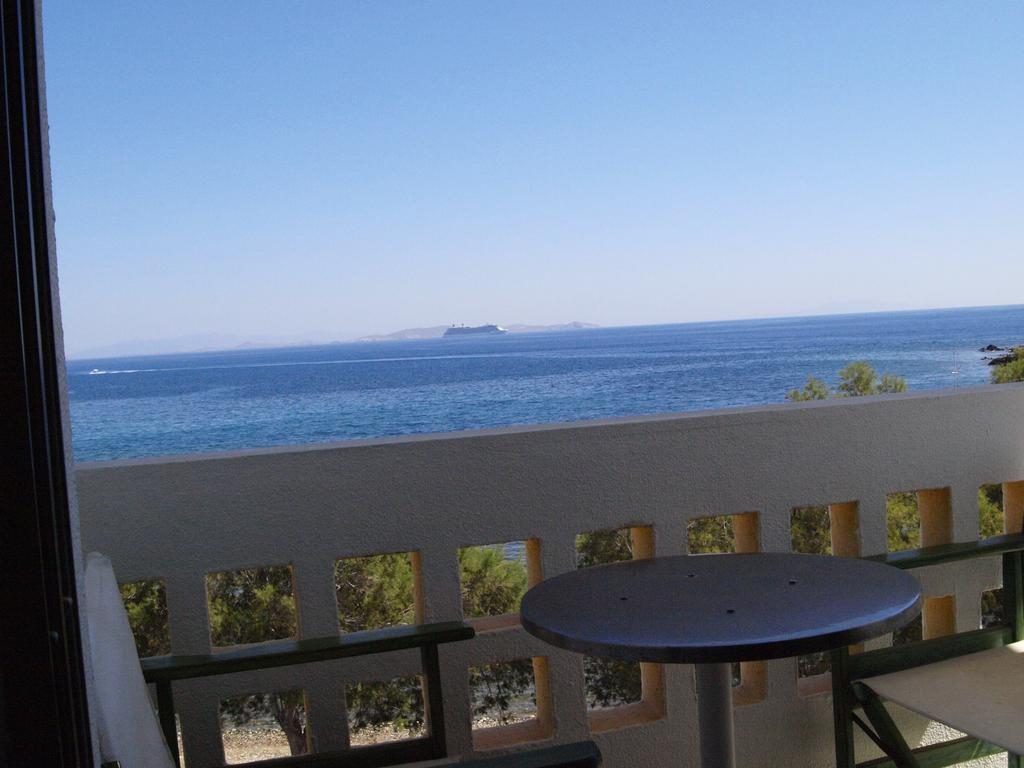 Aeolos Bay Hotel Tínos Extérieur photo