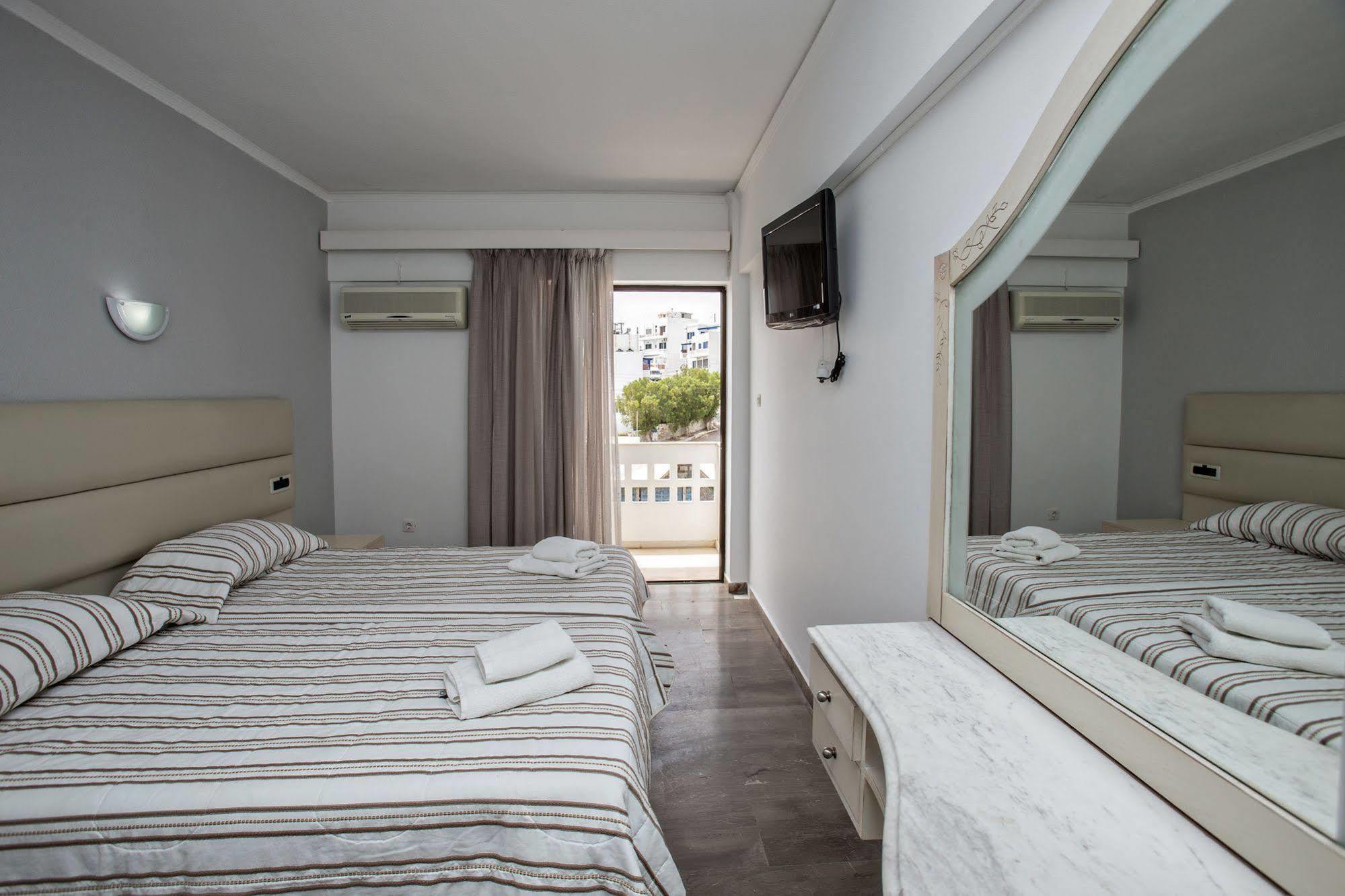 Aeolos Bay Hotel Tínos Extérieur photo
