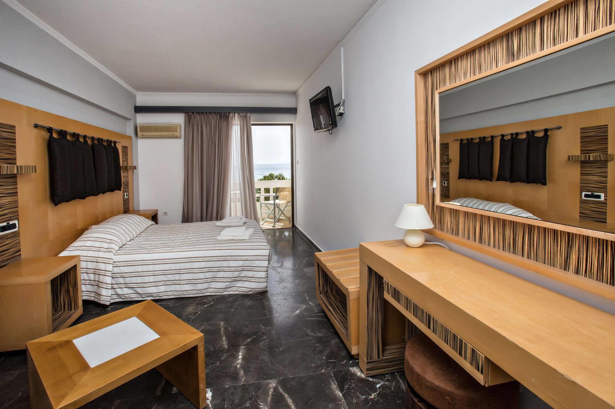 Aeolos Bay Hotel Tínos Extérieur photo