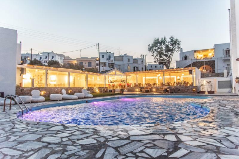 Aeolos Bay Hotel Tínos Extérieur photo