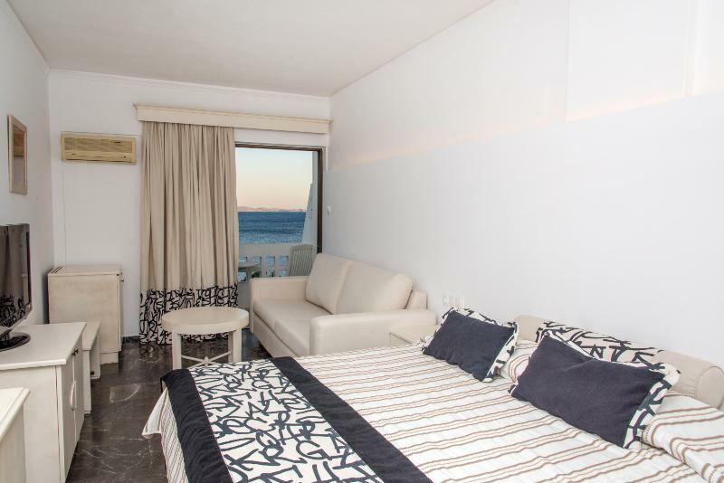 Aeolos Bay Hotel Tínos Extérieur photo