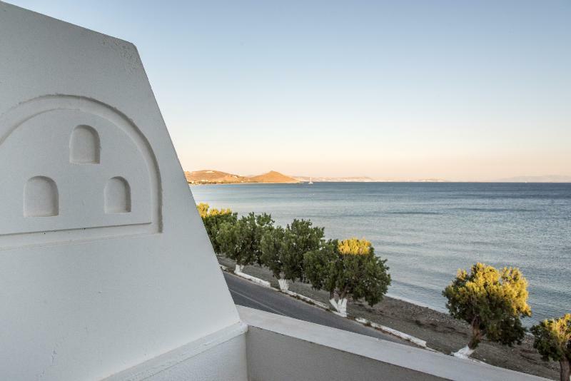 Aeolos Bay Hotel Tínos Extérieur photo